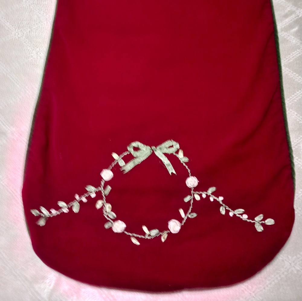 Festive Velvet table runner - Picture 2 of 4